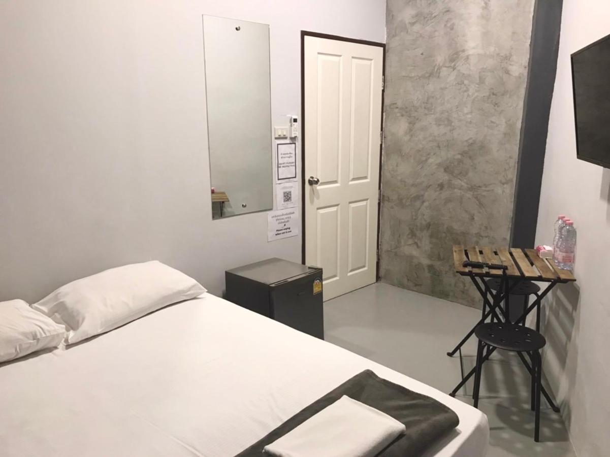 Udomsuk Inn & Cafe - Bts Udomsuk Bangkok Exteriör bild