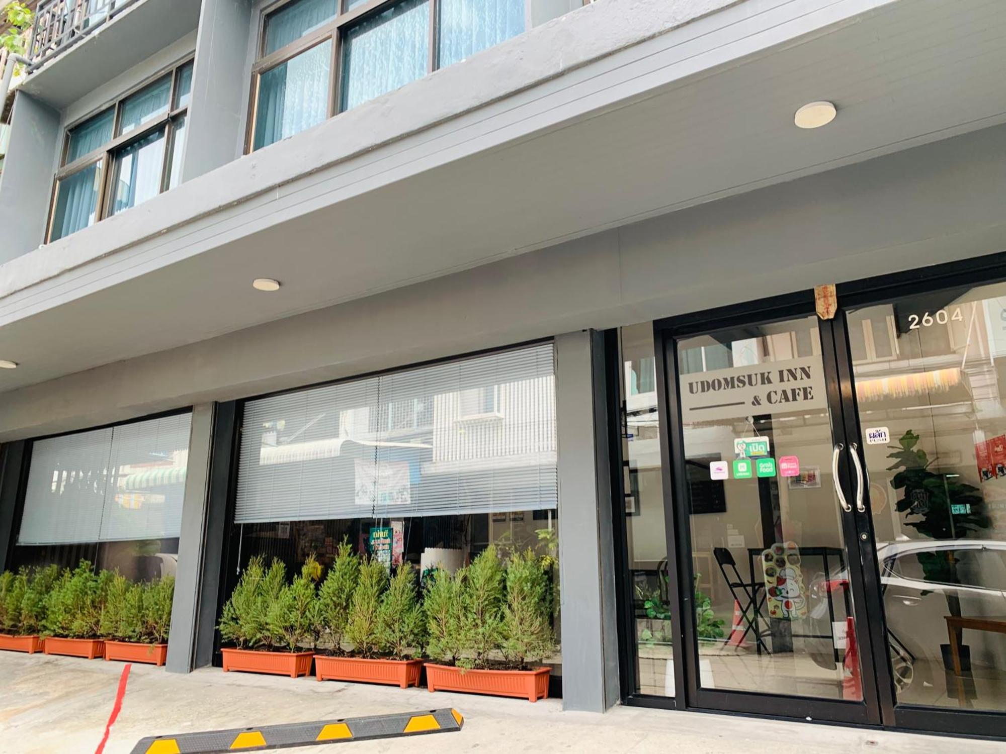 Udomsuk Inn & Cafe - Bts Udomsuk Bangkok Exteriör bild