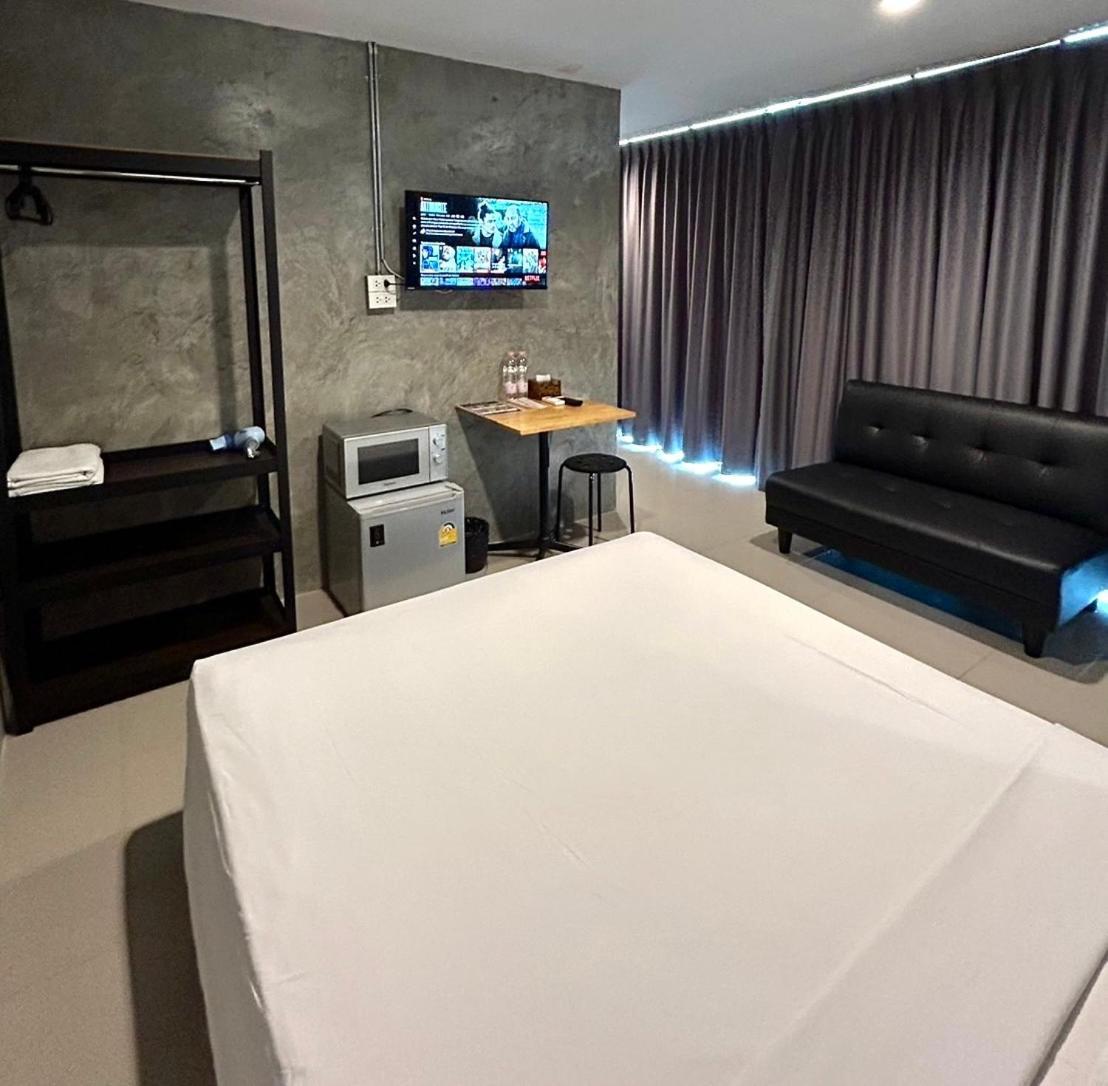 Udomsuk Inn & Cafe - Bts Udomsuk Bangkok Exteriör bild